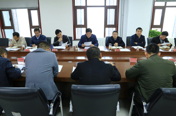 申博官网集团召开比照党章党规找差别专题聚会 - 党群事情 - 专题专栏