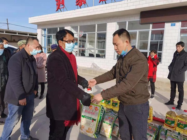 集团开展春节帮扶慰问送温暖活动 - 申博官网要闻 - 新闻动态