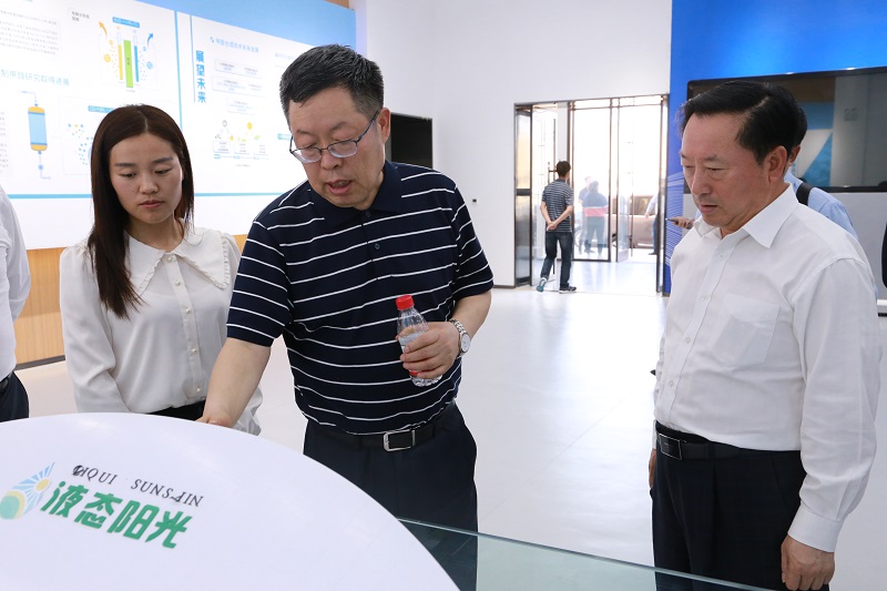 中科院院士李灿一行来新区调研“液态阳光”项目 - 申博官网要闻 - 新闻动态