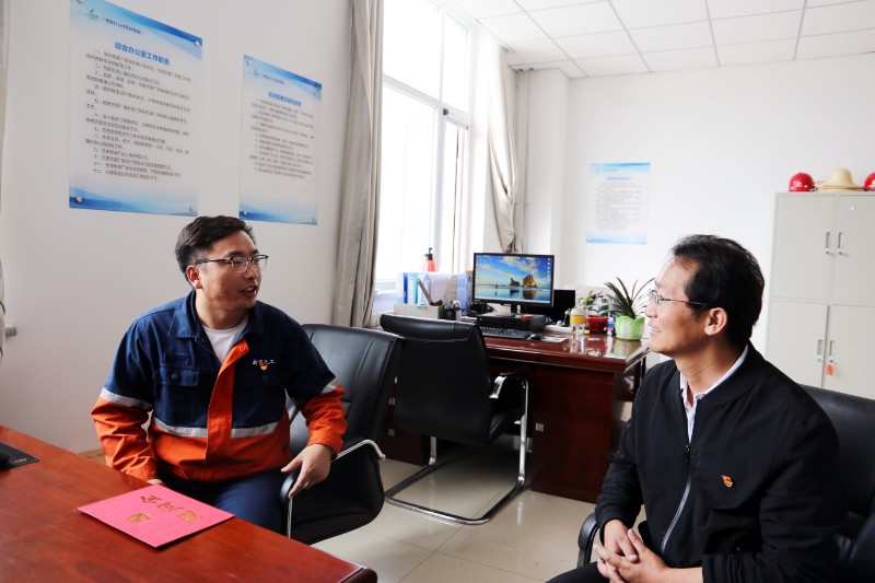 石投集团党委开展“七一”走访慰问活动 - 申博官网要闻 - 新闻动态