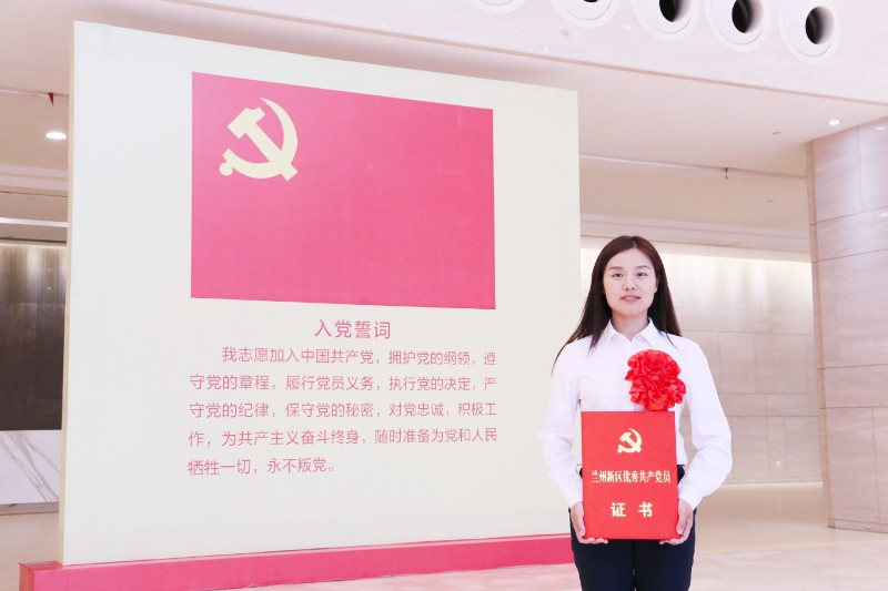 石投集团一个党组织、一名党员获党新区表扬 - 申博官网要闻 - 新闻动态