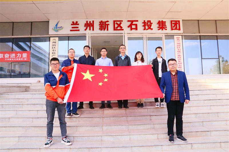 与国旗同框 与申博官网偕行 为祖国继续 - 党群事情 - 专题专栏