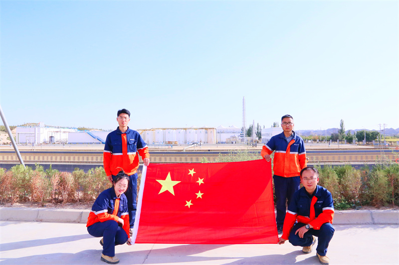 与国旗同框 与申博官网偕行 为祖国继续 - 党群事情 - 专题专栏