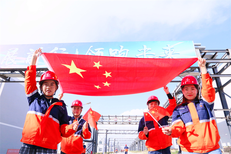 与国旗同框 与申博官网偕行 为祖国继续 - 党群事情 - 专题专栏
