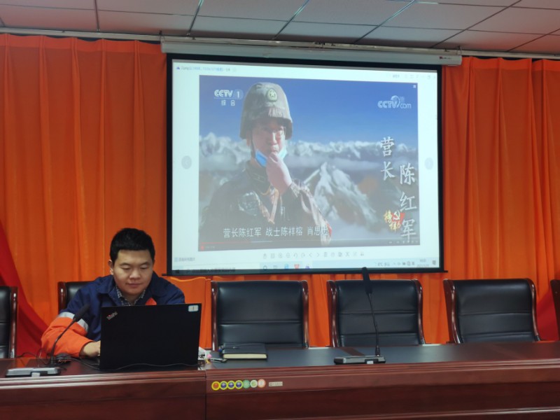 学习模范 坚定信仰——专精特新公司组织开展专题学习 - 党群事情 - 专题专栏