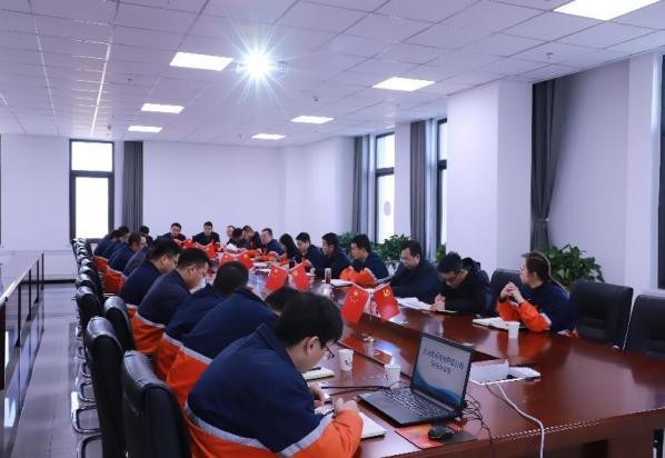 专精特新：现场办公解难题，，，，，，精准“开方”促生长 ——申博官网集团党委书记、董事长姜锦一行召开专精特新公司现场办公会 - 下层动态 - 新闻动态