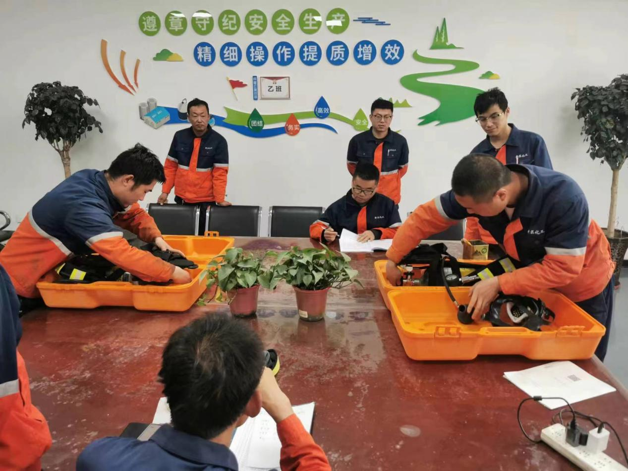 人人讲清静，，个个会应急——博石环保有限公司开展全员正压式空气呼吸器手艺培训 - 污水处理包管 - 营业板块