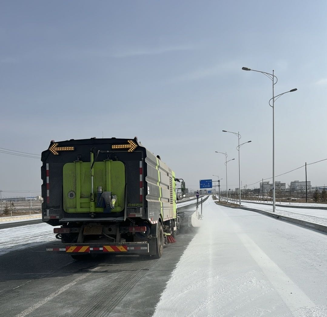 除雪保畅 化工园区除雪在行动 - 综合服务治理 - 营业板块